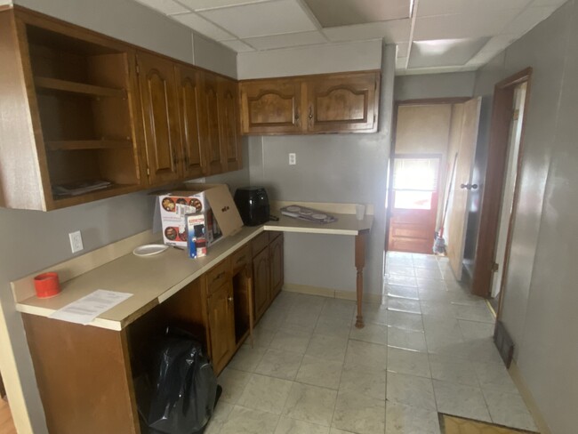 Kitchen - 100 Allen St