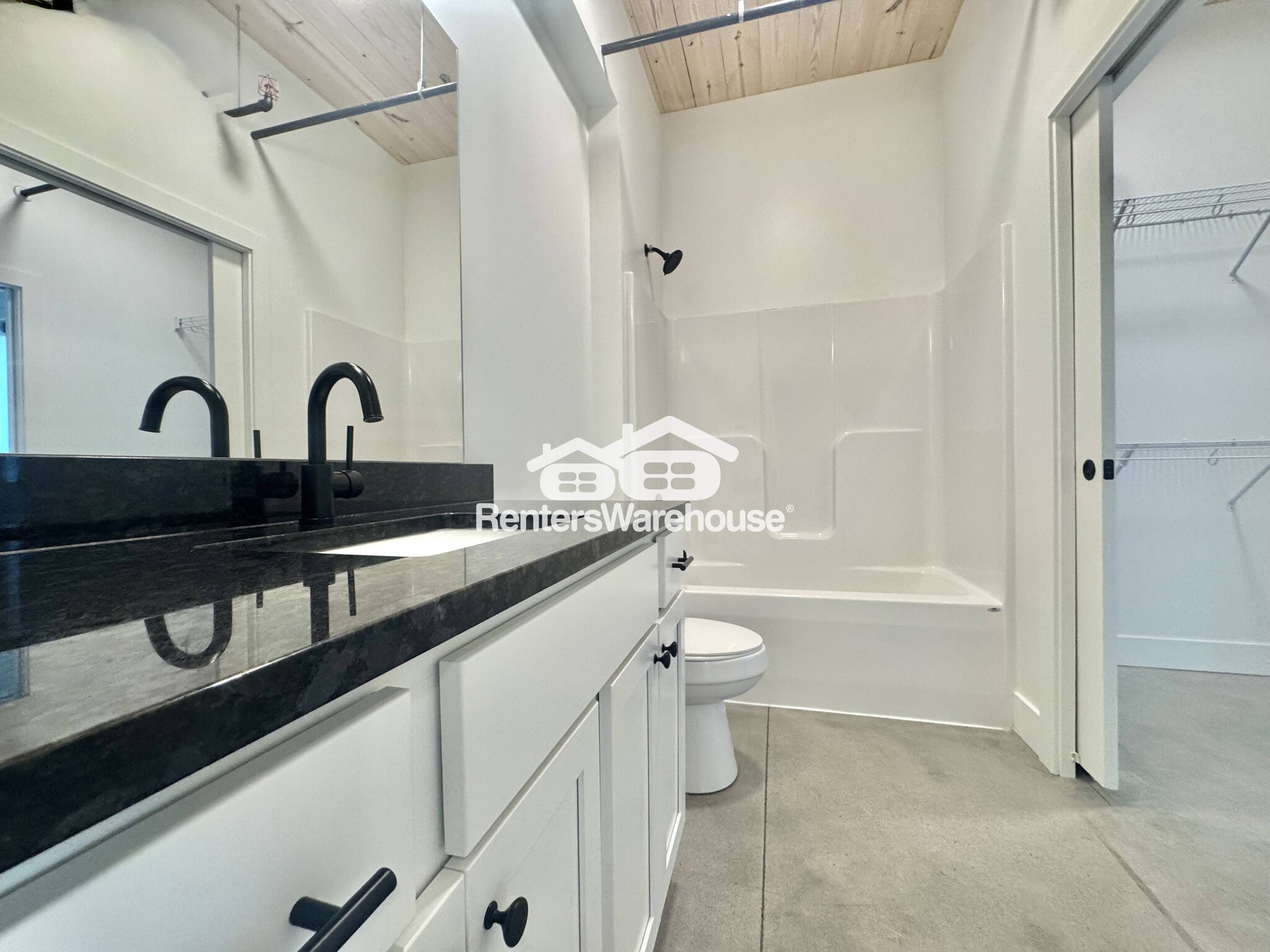 Building Photo - 2701 Ingersoll Ave