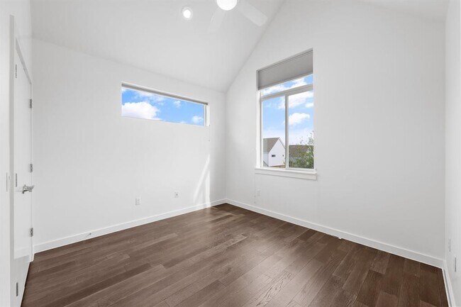 Building Photo - 3600 Clary Wy