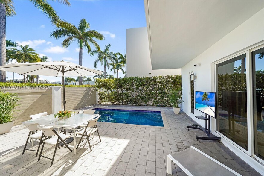 Building Photo - 7515 NW 99th Ave