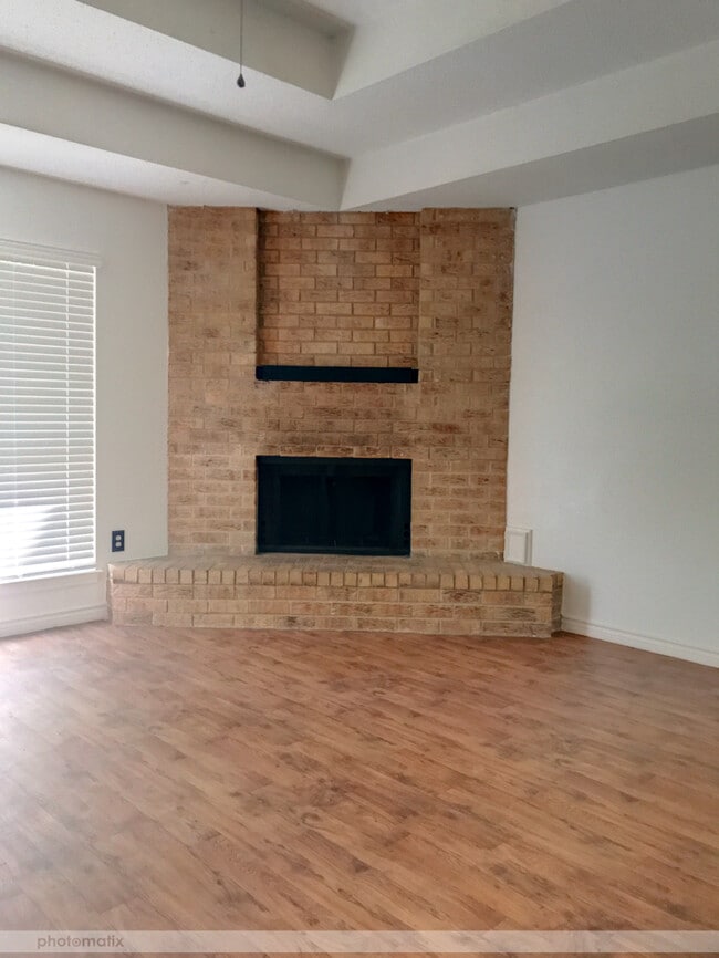 Building Photo - 4912 Shady Oak