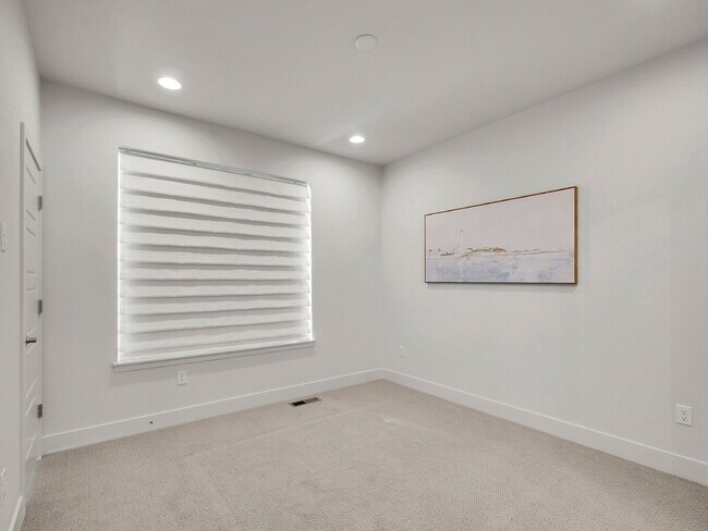 Building Photo - $2,750 - 2 Bed, 2.5 Bath Townhome in Broom...