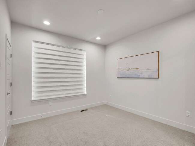Building Photo - $2,850 - 2 Bed, 2.5 Bath Townhome in Broom...