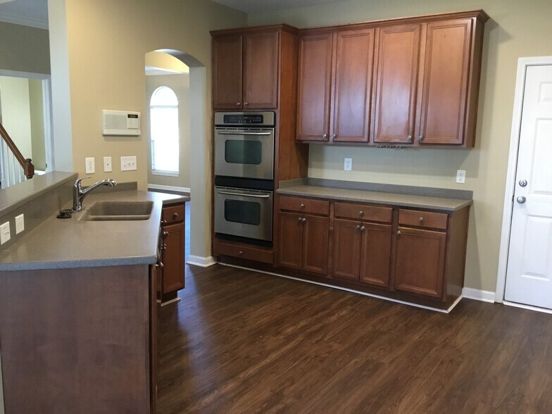 Building Photo - 636 Long Melford Dr