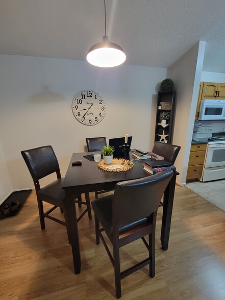 Dining Area - 2050 Hunters Glen Dr