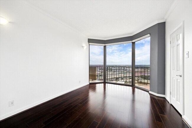 Building Photo - 3350 McCue Rd