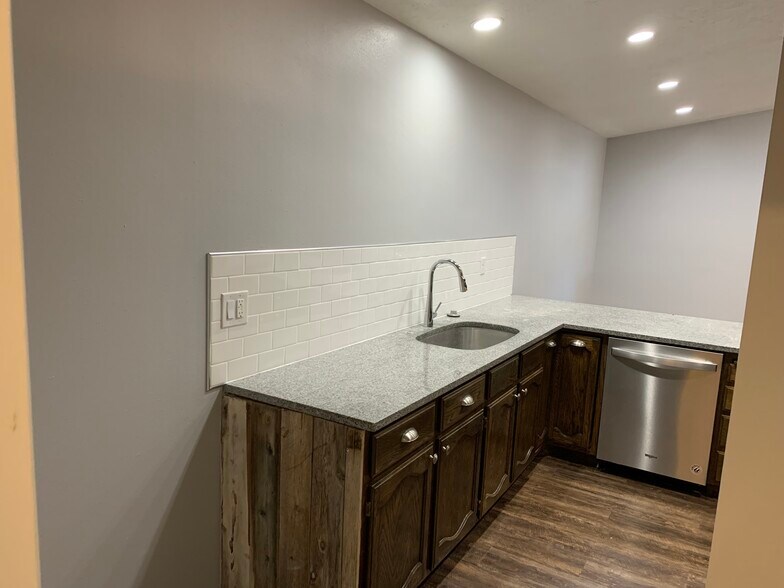 Building Photo - 804 E 1050 S