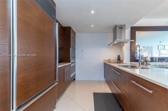 Building Photo - 495 Brickell Ave