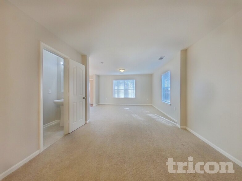 Building Photo - 4936 Broad Leaf Ct