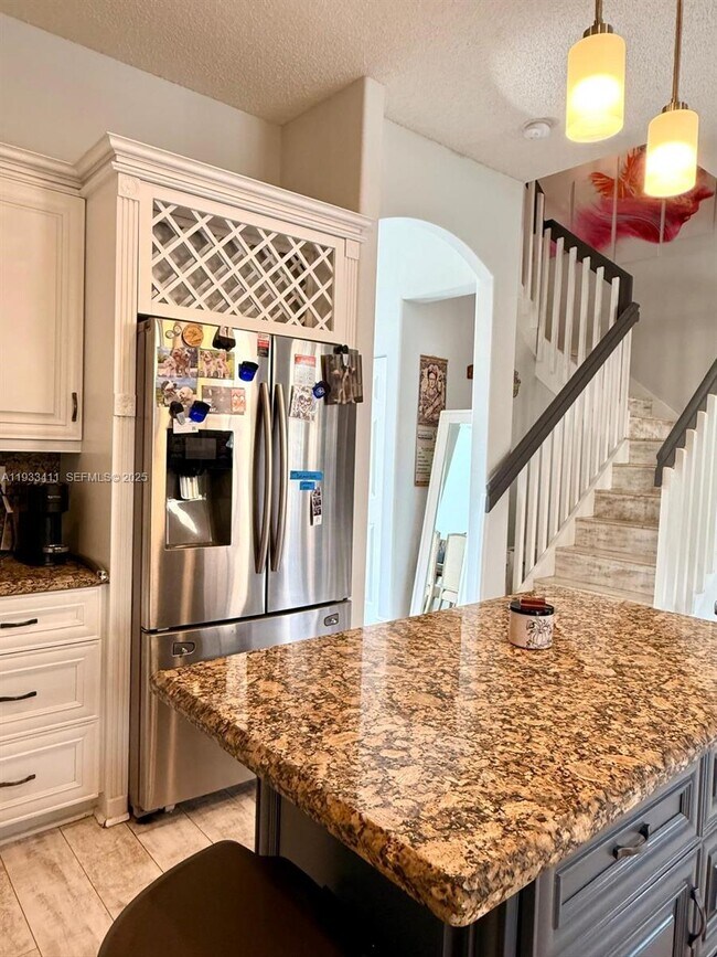 Building Photo - 3729 SW 51st St