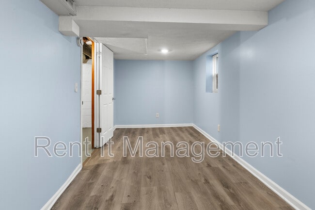 Building Photo - 3228 Fontenelle Blvd