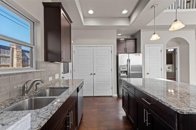 Building Photo - 7233 Menchaca Rd