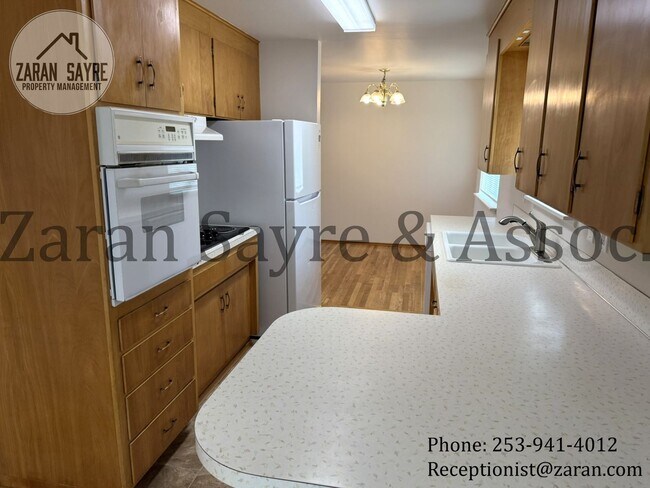 Building Photo - 215 - Perfect Location! Three Bedroom Charmer