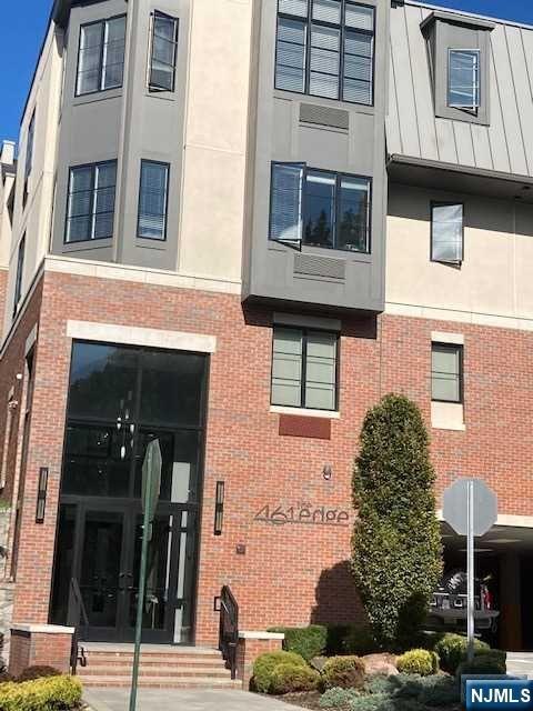 Building Photo - 461 Palisades Blvd