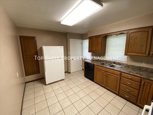 Building Photo - 2752 Holcomb Ave