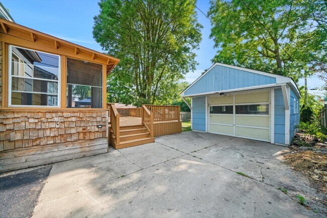 Building Photo - Charming Ranch-Style Home with New Windows...