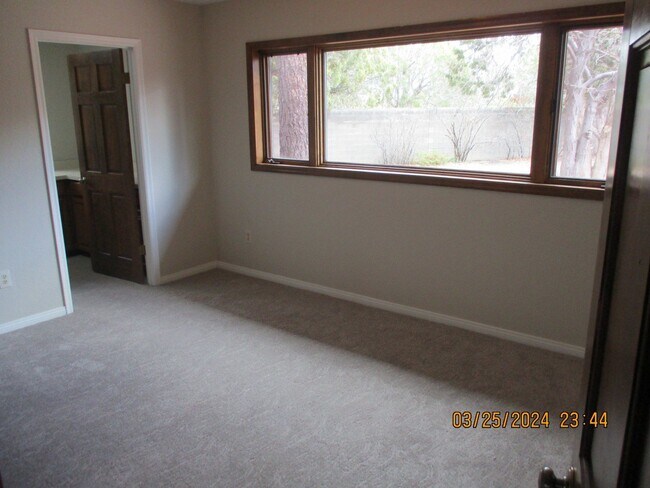 Building Photo - 2000 W Willis