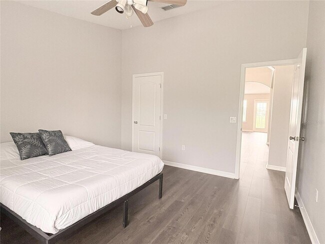 Building Photo - 1976 The Oaks Blvd