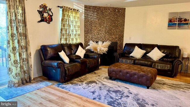 Building Photo - 17 Jill Ct