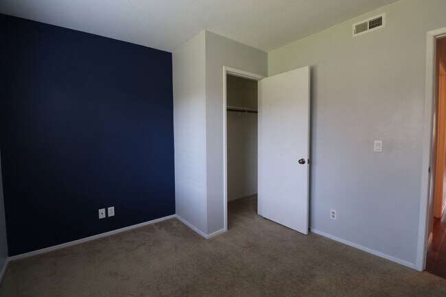 Building Photo - Rice Ranch Condo