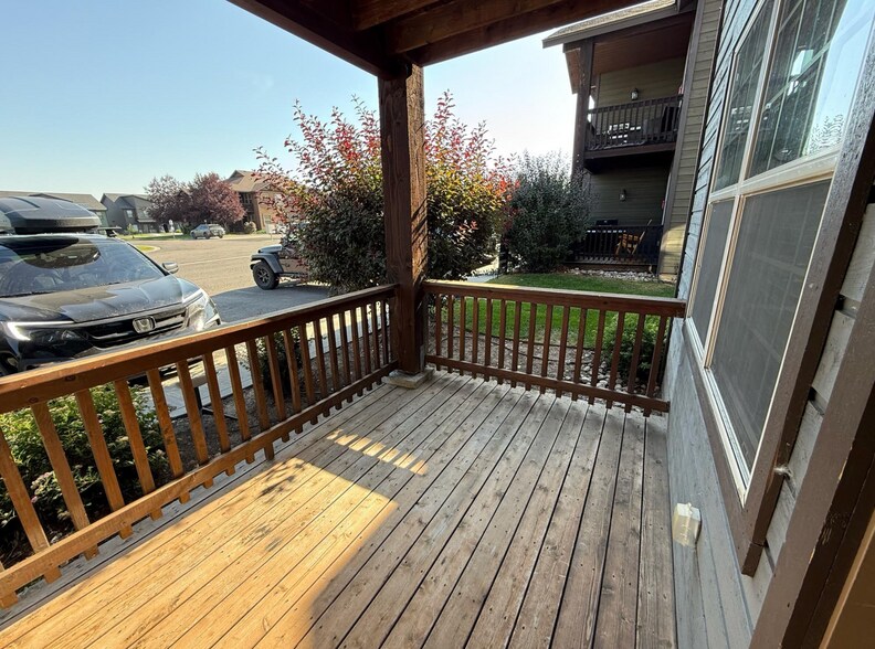 Building Photo - 715 Moraine Ct