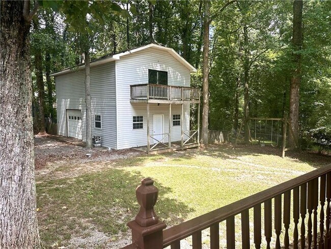 Building Photo - 2805 Pine Hill Dr