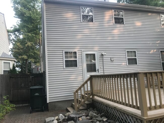 Building Photo - 16 Bowstring Way