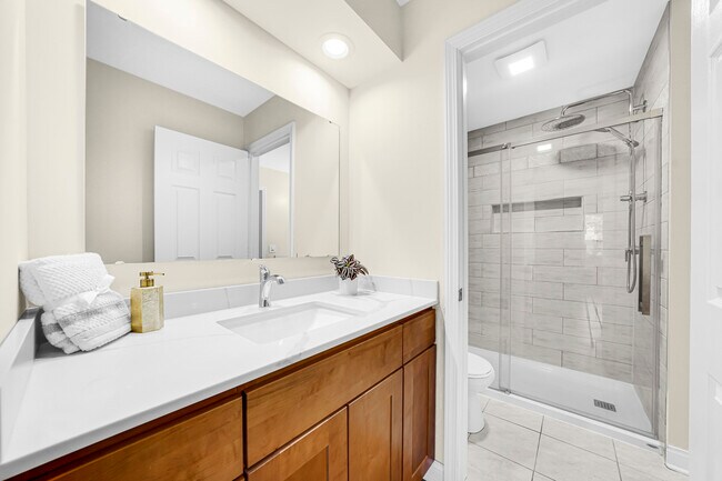 Building Photo - 1257 N Streamwood Ln