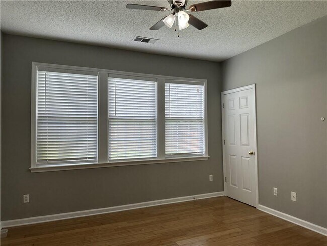 Building Photo - 2754 Regent Walk Dr