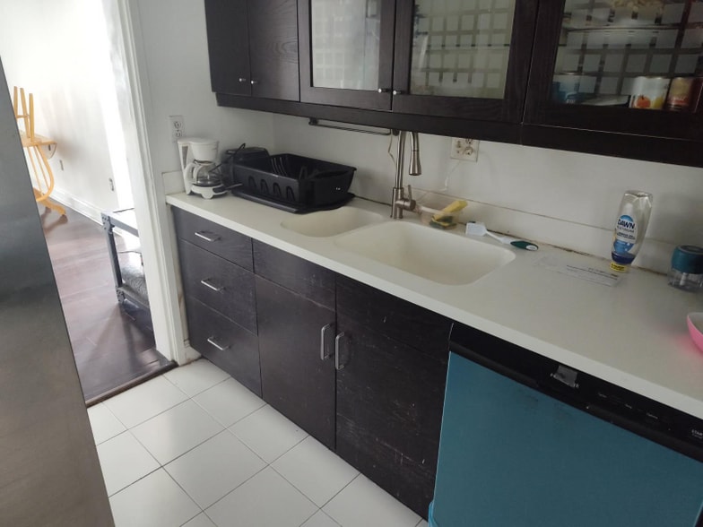 Building Photo - 5715 N Kings Hwy