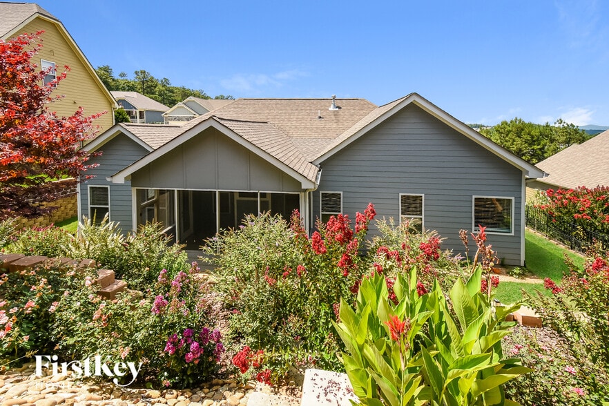 Building Photo - 12 Everest Dr