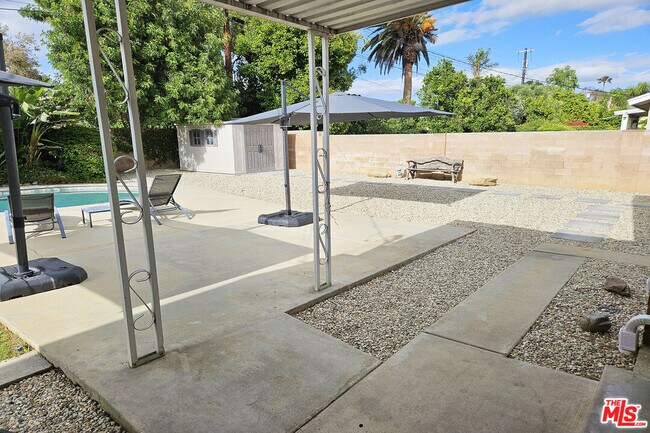 Building Photo - 22337 Cantara St