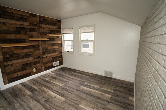 Building Photo - 3644 S 47th St