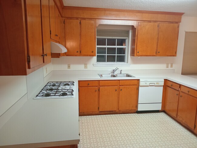 Building Photo - 2244 David Green Rd