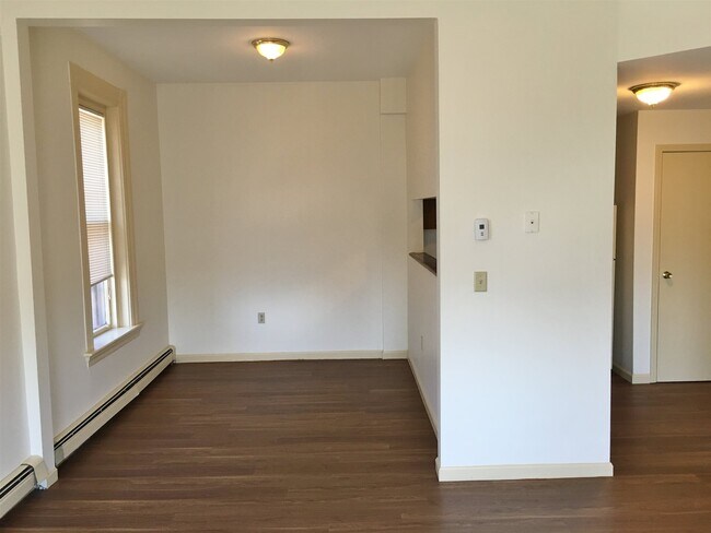 Building Photo - 124 Orange St