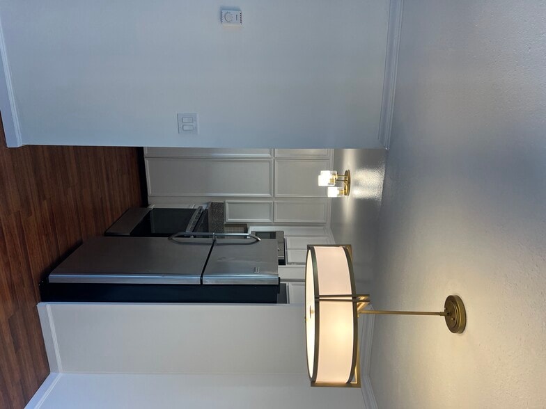 Building Photo - 5712 Baltimore Dr