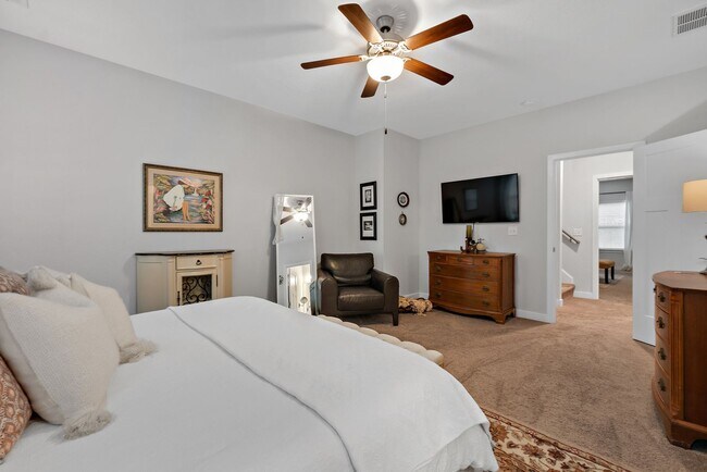 Building Photo - Luxury Townhome for Rent near Regent!