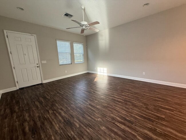 Building Photo - 2820 1st Ave S