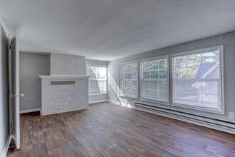 Building Photo - Custer Street 1x1 unit!  Cozy and Quiet neighbor