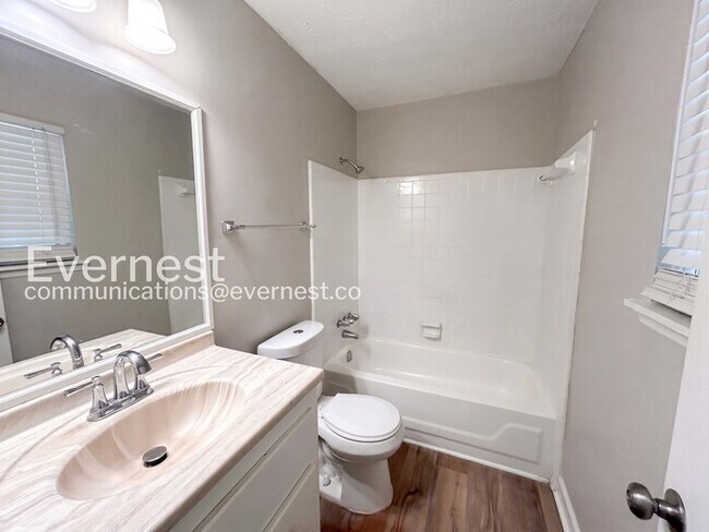 Building Photo - 5 Bed, 3 Bath Home with Garage / Pet-Friendly / Vouchers Accepted / Available Now!