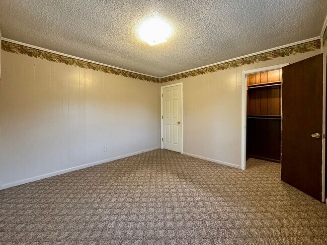 Building Photo - 3 Bedroom 1 Bath Home in Meadow Heights