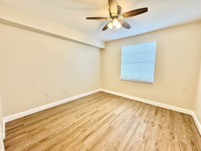 Building Photo - ** FAIRWAY PRESERVE ** 3 BED / 2 BATH COND...