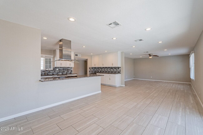 Building Photo - 1274 E Hermosa Dr