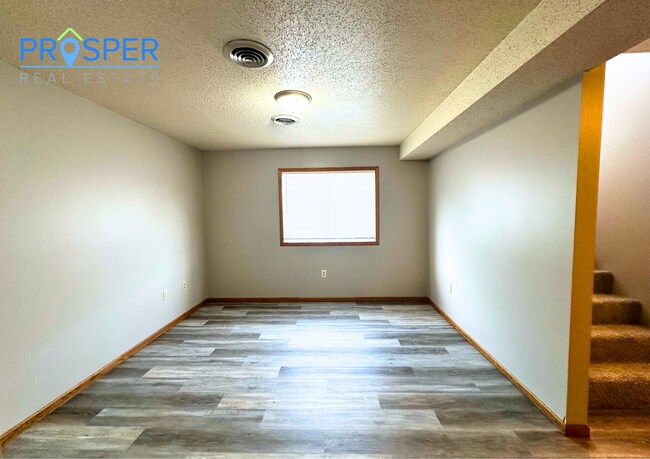 Building Photo - 856 Kari Dr