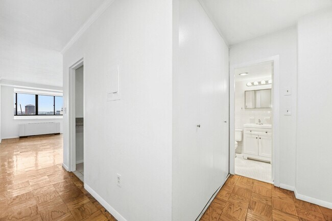 Building Photo - 6 Whittier Pl