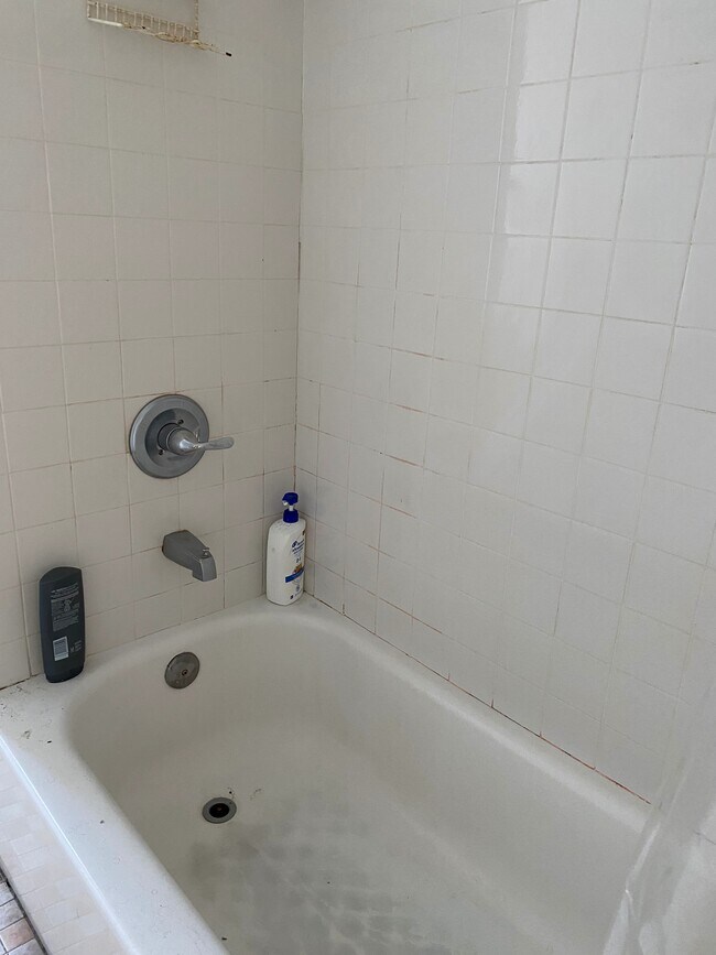 Building Photo - 4624 Woodland Ave