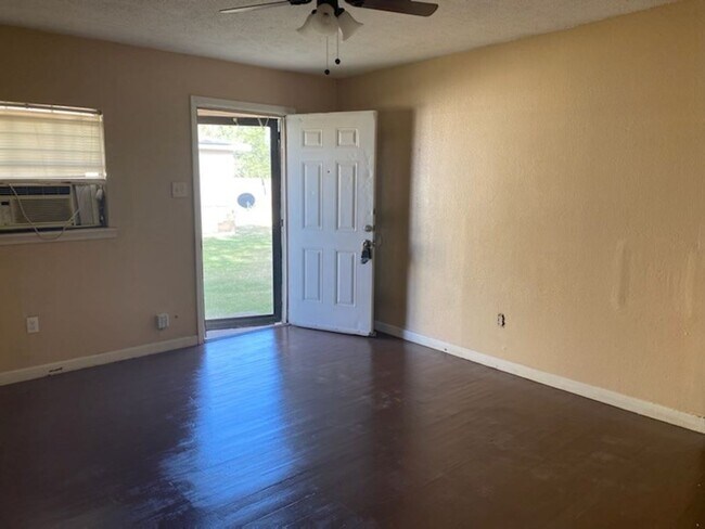 Building Photo - 1109 45th St