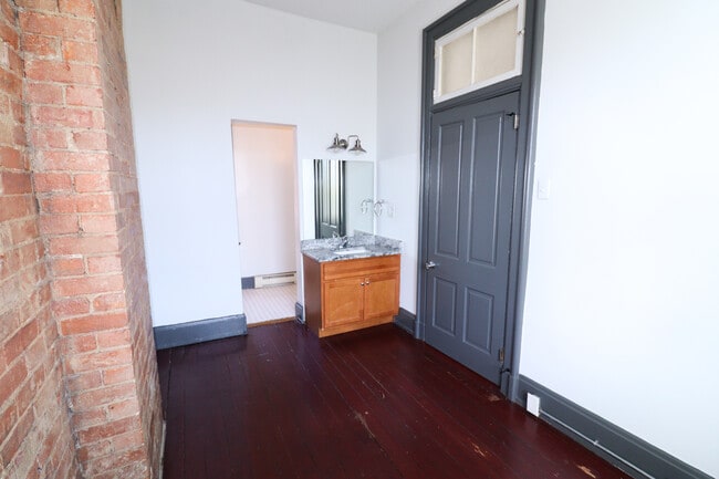 Building Photo - 1531 Elm St