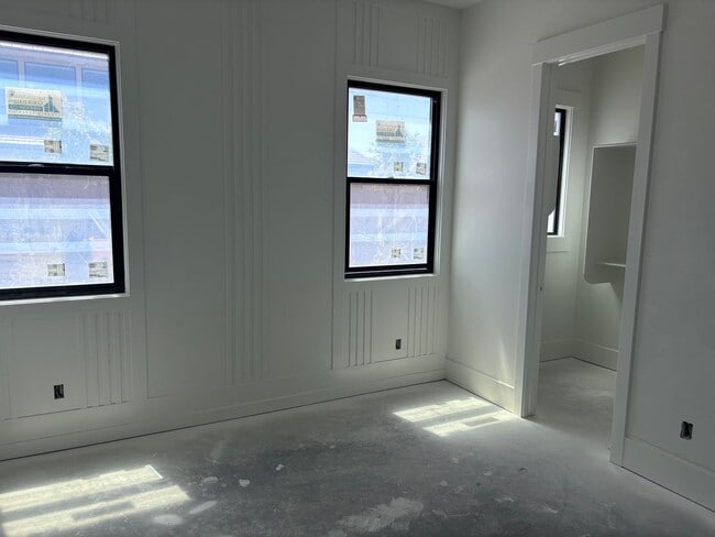 Building Photo - Beautiful custom single story in Moorland Park with pool