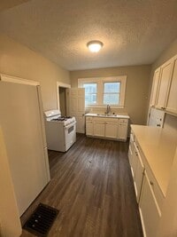 Building Photo - FOR RENT | 2 Bed | 1 Bath